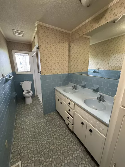 Bath - 1225 Williams St, Decherd, TN 37324 photo 1 of 3