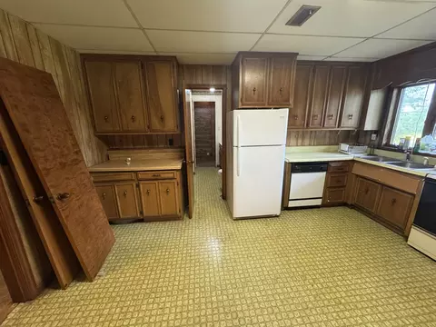 Kitchen - 1225 Williams St, Decherd, TN 37324 photo 5 of 6