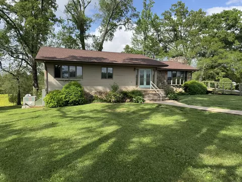 Exterior - 1225 Williams St, Decherd, TN 37324 photo 2 of 7