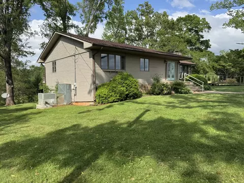 Exterior - 1225 Williams St, Decherd, TN 37324 photo 3 of 7