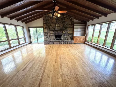 Living - 1225 Williams St, Decherd, TN 37324 photo 1 of 5