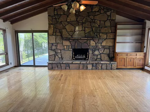 Living - 1225 Williams St, Decherd, TN 37324 photo 2 of 5