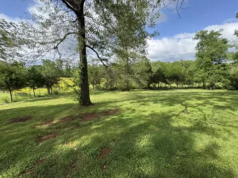 Exterior - 1225 Williams St, Decherd, TN 37324 photo 4 of 7