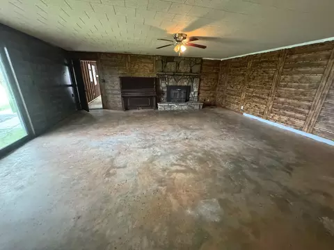 Living - 1225 Williams St, Decherd, TN 37324 photo 4 of 5