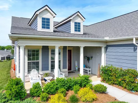 1055 Sumner Grv, Spring Hill, TN 37174
