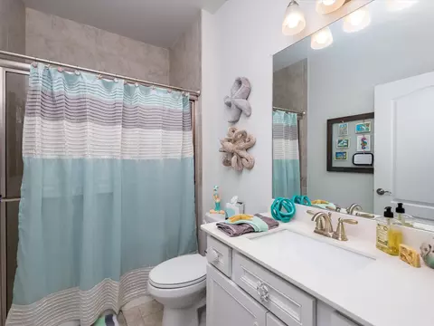 Bath - 1055 Sumner Grv, Spring Hill, TN 37174 photo 2 of 2
