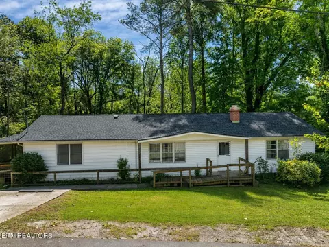 105 Rand Cir, Oak Ridge, TN 37830