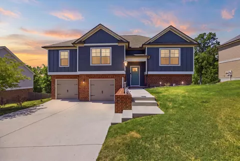 1044 Longo Dr, Soddy Daisy, TN 37379