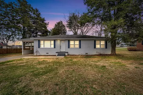 1102 N High St, Winchester, TN 37398