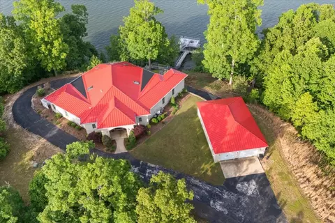 867 River Oaks Dr, Big Sandy, TN 38221