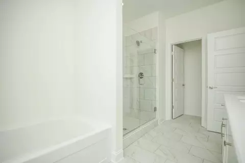 Bath - 4923 Kai Dr, Murfreesboro, TN 37129 photo 2 of 4