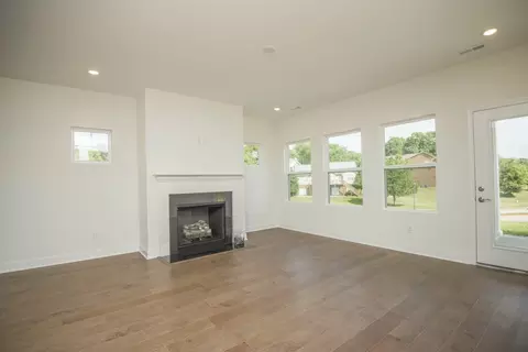 Living - 4923 Kai Dr, Murfreesboro, TN 37129 photo 4 of 6