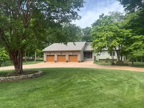 1018 Bunker Rdg, Soddy Daisy, TN 37379