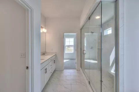 Bath - 4933 Kai Dr, Murfreesboro, TN 37129 photo 2 of 5