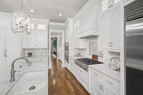 Kitchen - 1204 Echo Ln, Franklin, TN 37069 photo 3 of 8