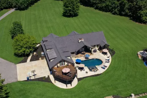 2622 Poplar Knoll Dr, Columbia, TN 38401