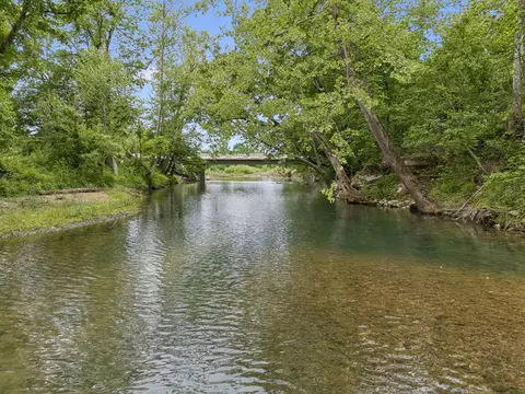 1397 Blue Creek Rd E, Waverly, TN 37185