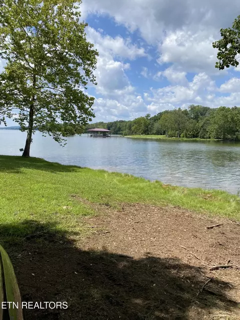 1030 Winton Chapel Rd, Rockwood, TN 37854