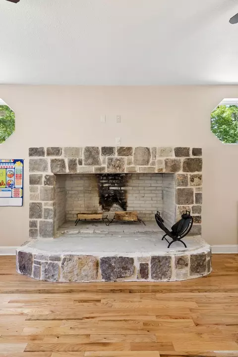 Living - 1500 Jackson Point Rd, Sewanee, TN 37375 photo 5 of 7