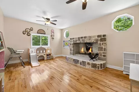Living - 1500 Jackson Point Rd, Sewanee, TN 37375 photo 6 of 7