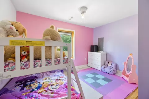 Bedroom - 1500 Jackson Point Rd, Sewanee, TN 37375 photo 8 of 10