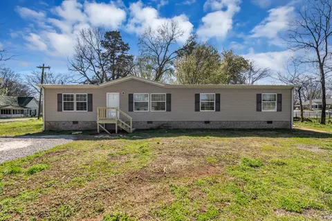 201 England St W, Cowan, TN 37318