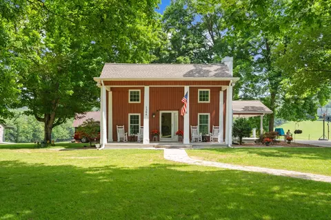 1364 Country Club Rd, Sparta, TN 38583