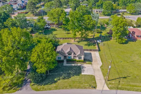 2097 Landon Rd, Clarksville, TN 37043