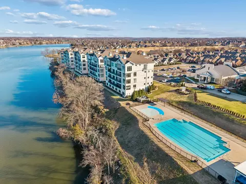 1024 Club View Dr #D202, Gallatin, TN 37066