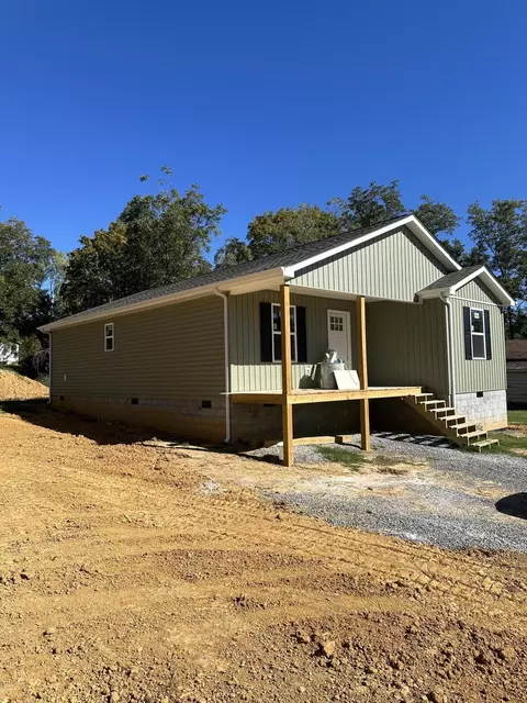 590 Lawrence St, Etowah, TN 37331