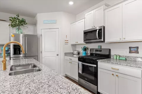 Kitchen - 5697 Prickly Loop, Ooltewah, TN 37363 photo 2 of 4