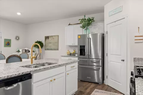 Kitchen - 5697 Prickly Loop, Ooltewah, TN 37363 photo 4 of 4