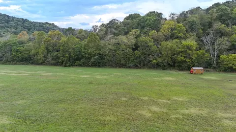 8 Hartsville Rd, Lafayette, TN 37083