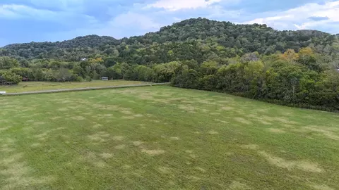 9 Hartsville Rd, Lafayette, TN 37083
