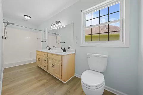Bath - 113 Brookview Ct, Springfield, TN 37172 photo 1 of 3