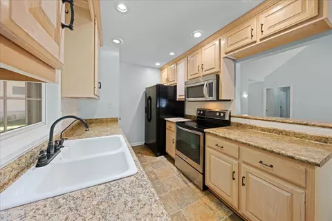 Kitchen - 113 Brookview Ct, Springfield, TN 37172 photo 4 of 4