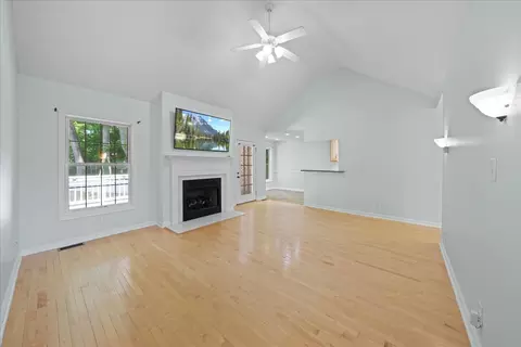 Living - 113 Brookview Ct, Springfield, TN 37172 photo 1 of 3