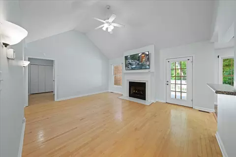 Living - 113 Brookview Ct, Springfield, TN 37172 photo 3 of 3
