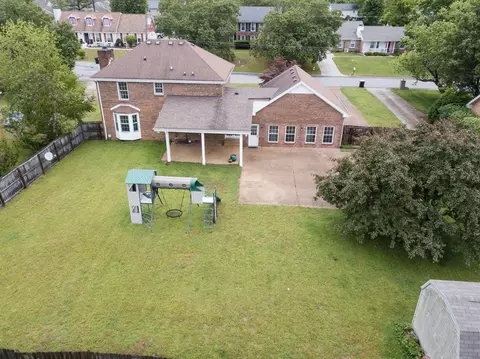 522 W Point Dr, Clarksville, TN 37043