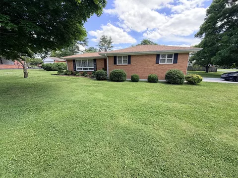 Exterior - 207 Mary Sharp Dr, Decherd, TN 37324 photo 2 of 4