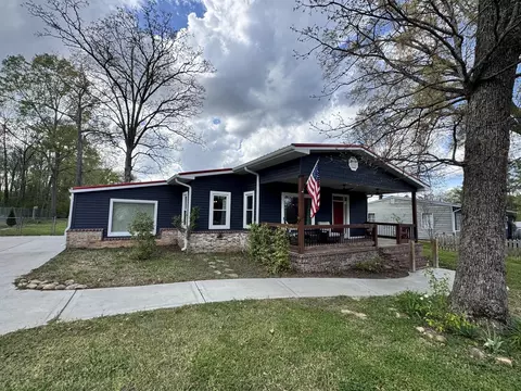 68 Fisher St, Rossville, GA 30741