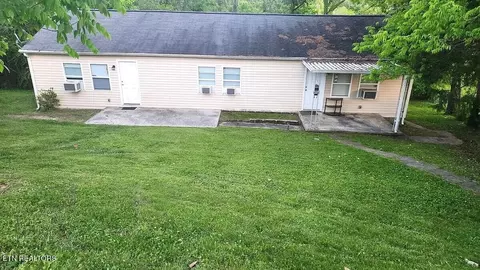 365 Robertsville Rd, Oak Ridge, TN 37830