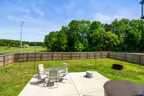 304 W Winterberry Trl, White House, TN 37188