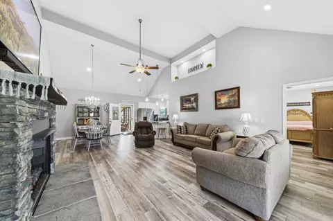 522 Springwater Dr, Summertown, TN 38483