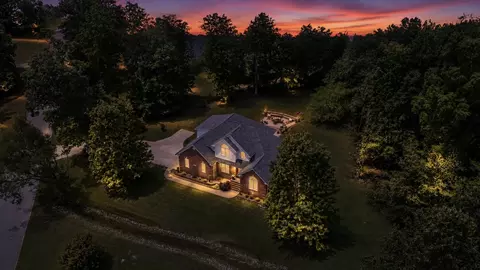 60 Windwood Dr, Fayetteville, TN 37334