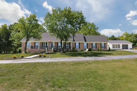 24 Lovers Ln, Fayetteville, TN 37334