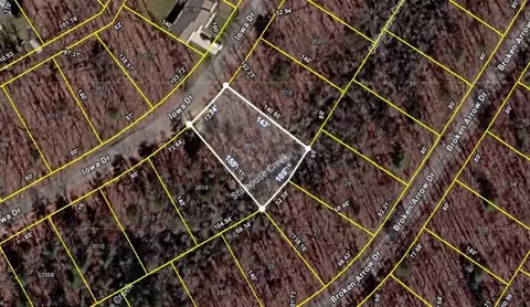 2016 Iowa Dr, Crossville, TN 38572