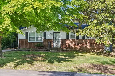 810 Country Club Dr, Clarksville, TN 37043
