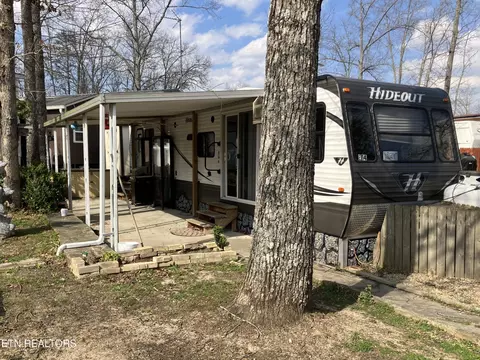 37 Beach Rd, Crossville, TN 38572