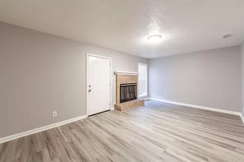 Living - 40 Carolane Dr, Jackson, TN 38305 photo 1 of 4